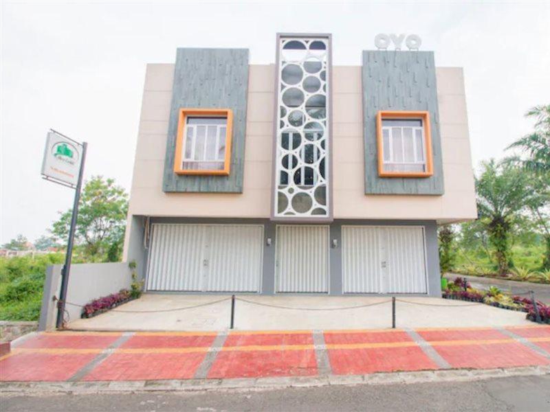 Hotel Oyo 871 Aira Costel Cianjur Exterior foto