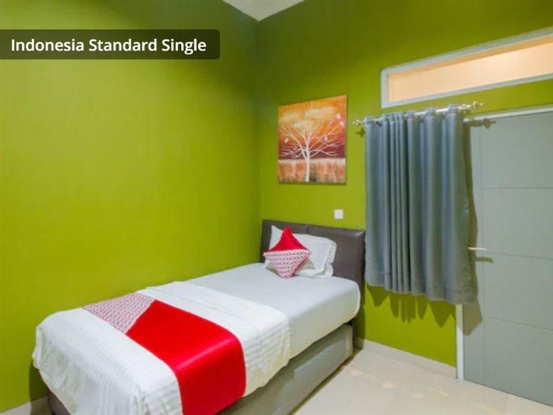 Hotel Oyo 871 Aira Costel Cianjur Exterior foto