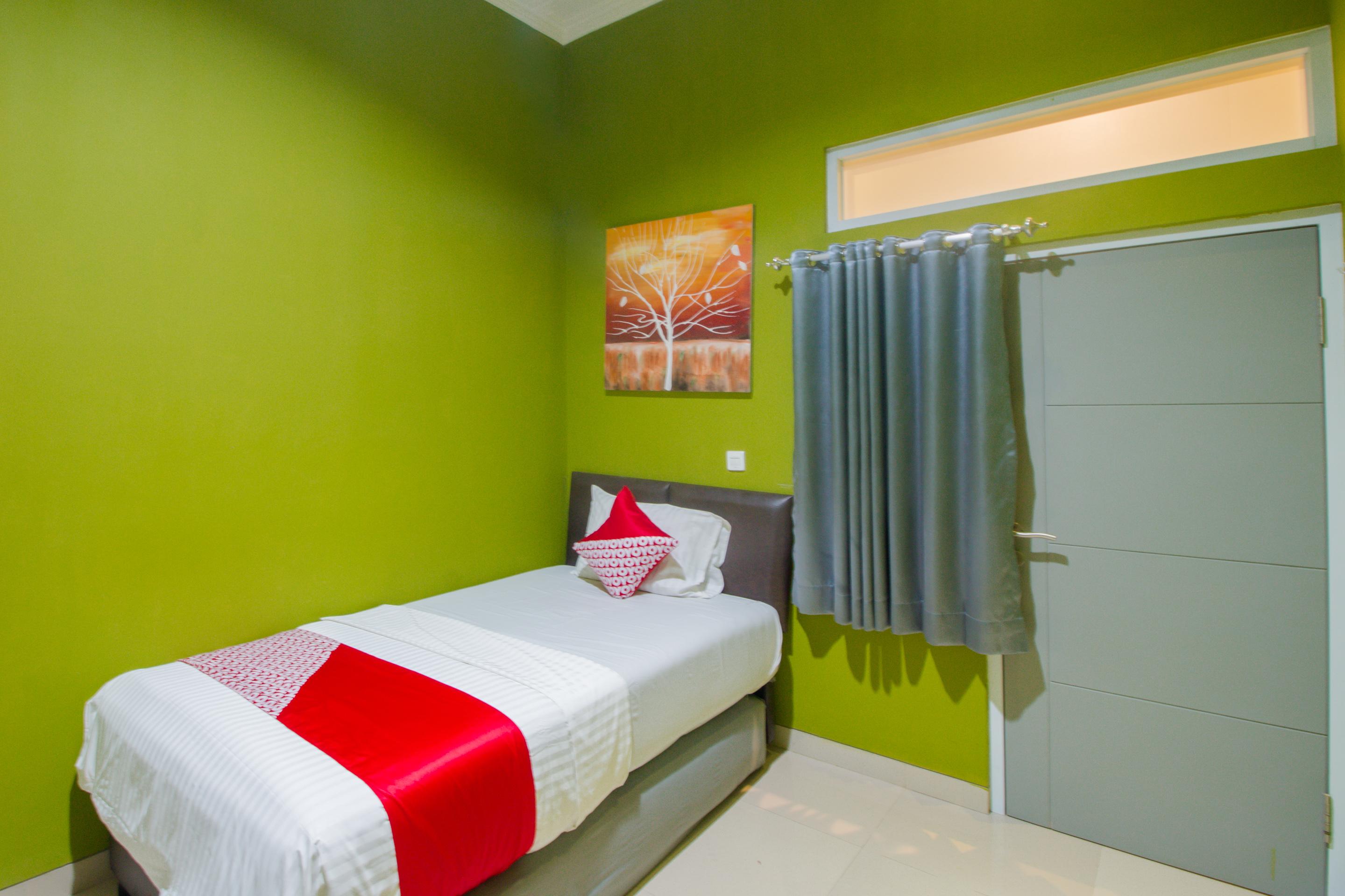 Hotel Oyo 871 Aira Costel Cianjur Exterior foto